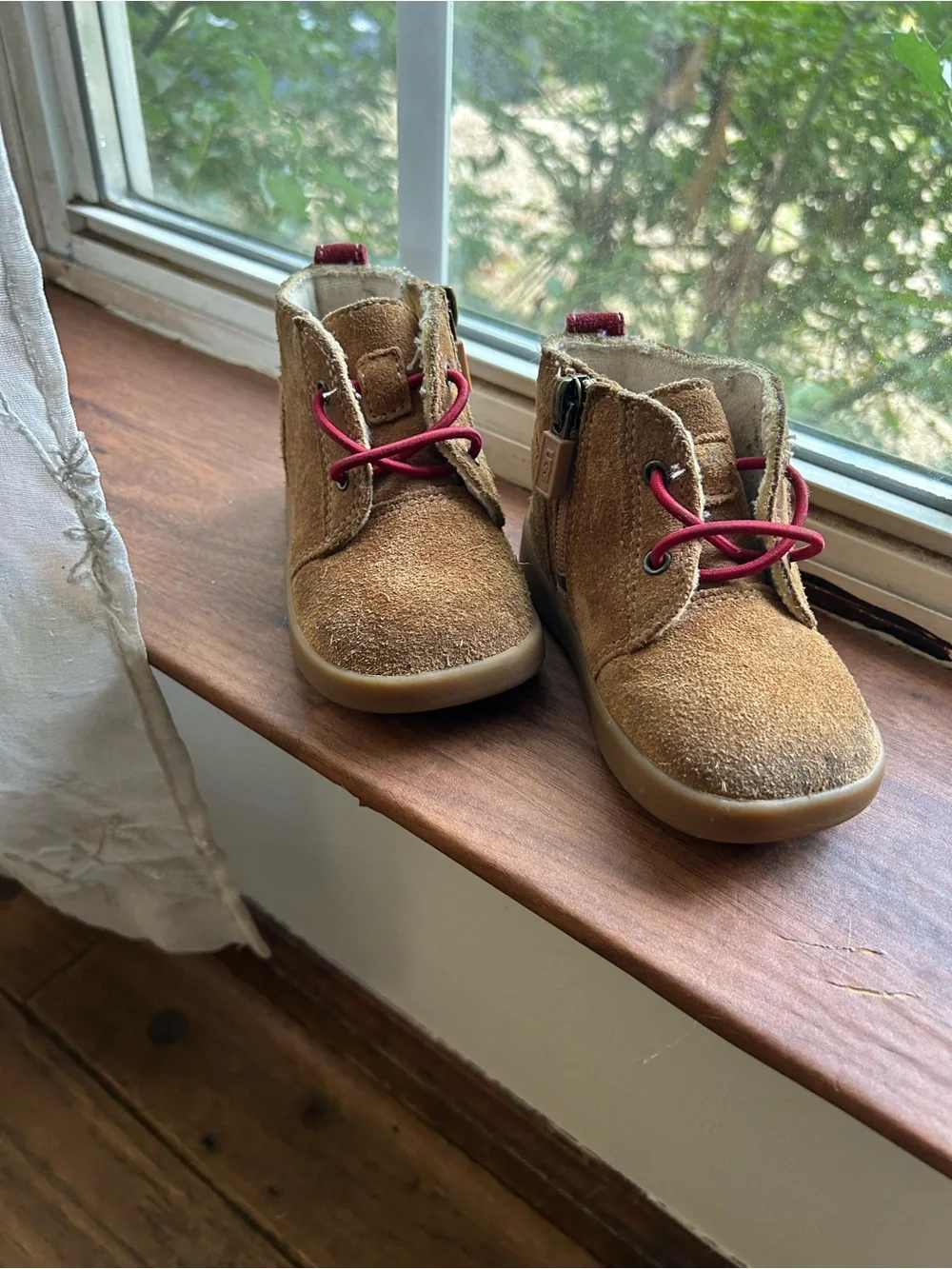 UGG Kids Ankle Boots in Tan with Red Laces